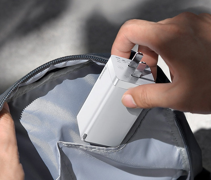 Portable Mobile Phone Charger With Charging Head